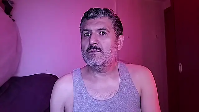 Snapshot of BushBator chatting on October 10, 2025, 6:14 am BushBator online show from October 10, 2025, 6:14 am