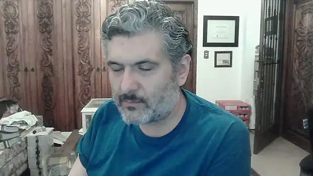 Snapshot of BushBator chatting on November 7, 2025, 12:37 am BushBator online show from November 7, 2025, 12:37 am