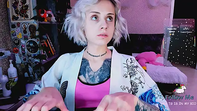 NaniMoore online show from November 27, 2025, 8:09 pm