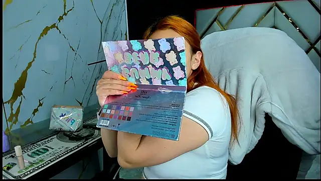 Snapshot of Emmily_Walker chatting on October 30, 2025, 2:10 am Emmily Walker online show from October 30, 2025, 2:10 am