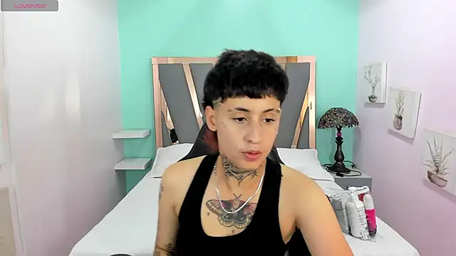 Snapshot of Ethan_lennox chatting on October 31, 2025, 2:46 pm Ethan lennox online show from October 31, 2025, 2:46 pm