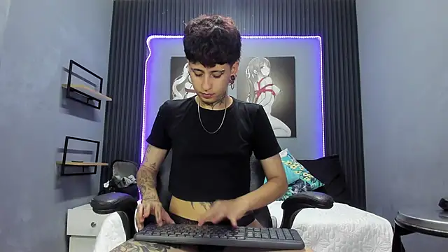 Snapshot of Ethan_lennox chatting on October 6, 2025, 9:04 pm Ethan lennox online show from October 6, 2025, 9:04 pm