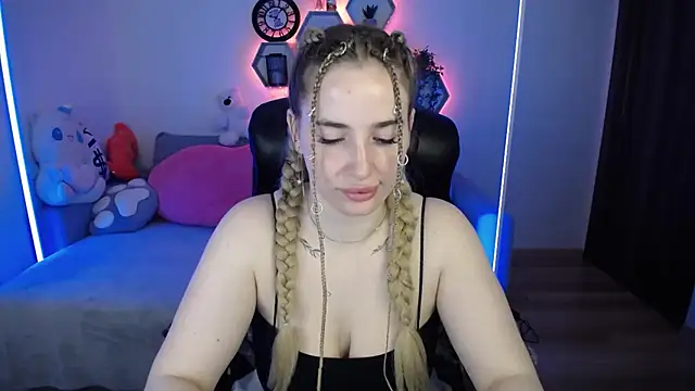 SabrinViolet online show from May 16, 2026, 8:13 am