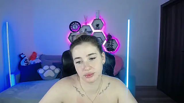 Snapshot of SabrinViolet chatting on September 23, 2025, 8:10 am SabrinViolet online show from September 23, 2025, 8:10 am