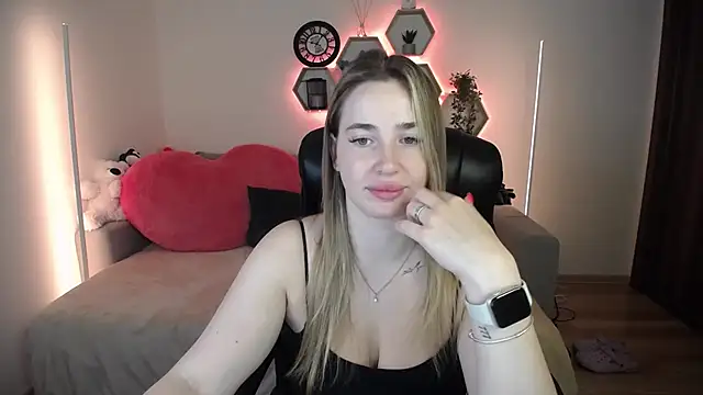SabrinViolet online show from July 23, 2026, 8:11 am