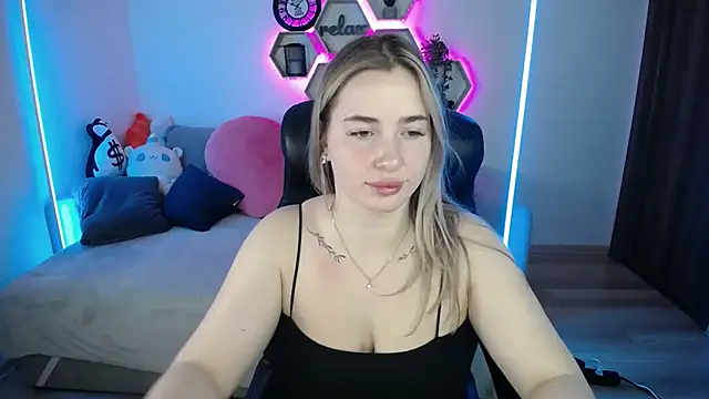 Snapshot of SabrinViolet chatting on October 29, 2025, 9:08 am SabrinViolet online show from October 29, 2025, 9:08 am