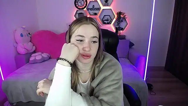 SabrinViolet online show from April 16, 2026, 8:04 am