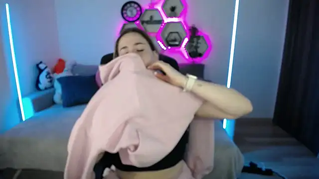 Snapshot of SabrinViolet chatting on October 21, 2025, 8:14 am SabrinViolet online show from October 21, 2025, 8:14 am