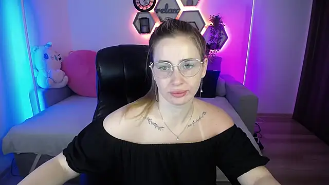 SabrinViolet online show from July 7, 2026, 8:07 am