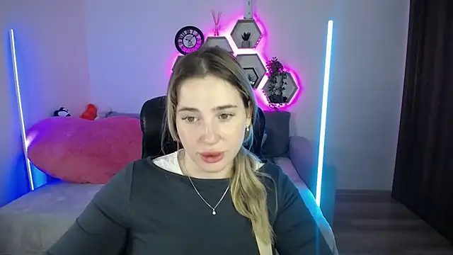 Snapshot of SabrinViolet chatting on October 7, 2025, 8:15 am SabrinViolet online show from October 7, 2025, 8:15 am