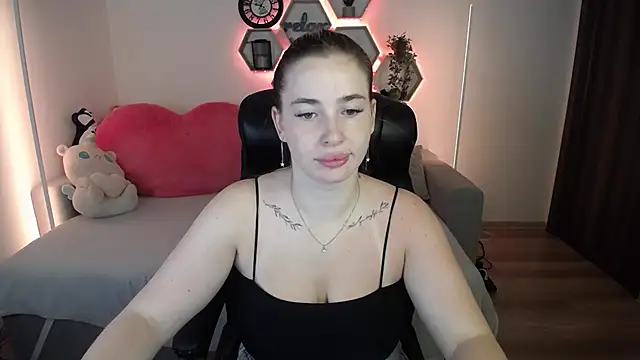 SabrinViolet online show from July 13, 2026, 8:02 am
