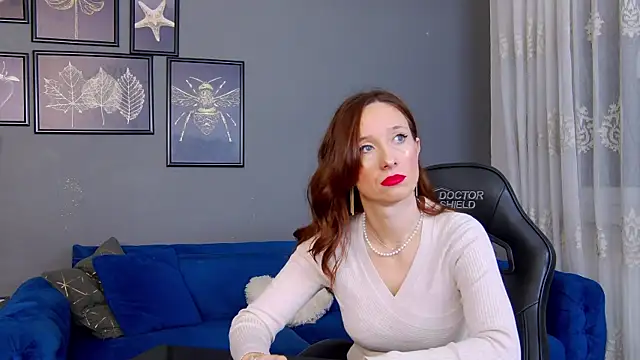 AnneHove online show from December 1, 2025, 4:46 am