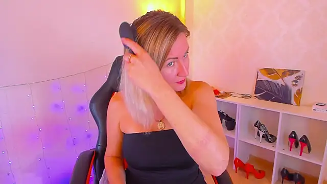 AriFleow online show from September 23, 2025, 11:50 am