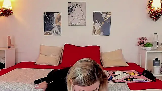 AriFleow online show from January 21, 2025, 12:07 pm