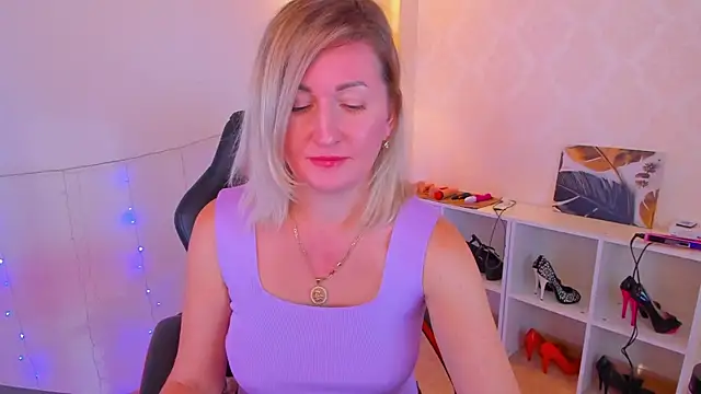 AriFleow online show from September 22, 2025, 12:11 pm