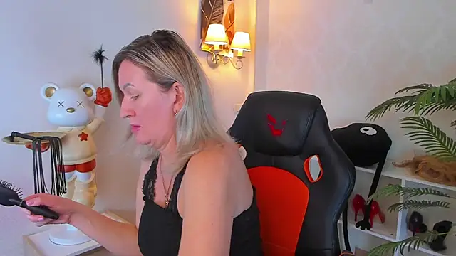 AriFleow online show from October 19, 2025, 11:35 am