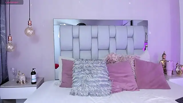 Snapshot of SusanBenett chatting on October 12, 2025, 10:00 pm SusanBenett online show from October 12, 2025, 10:00 pm