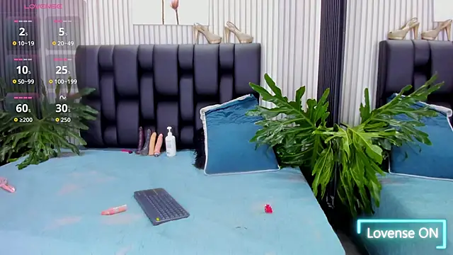 PamelaAnderson 2 online show from October 17, 2025, 3:54 am