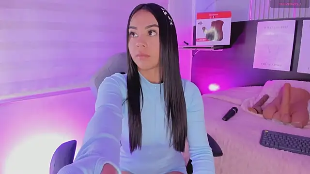 Snapshot of Violet_spencer chatting on October 6, 2025, 8:20 pm Violet spencer online show from October 6, 2025, 8:20 pm