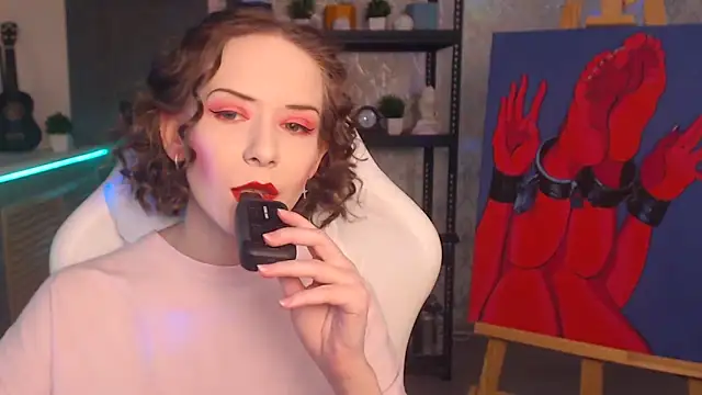 Snapshot of FascinatingEyess chatting on October 31, 2025, 6:04 pm FascinatingEyess online show from October 31, 2025, 6:04 pm