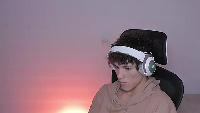 laurent nova online show from October 8, 2025, 5:09 am