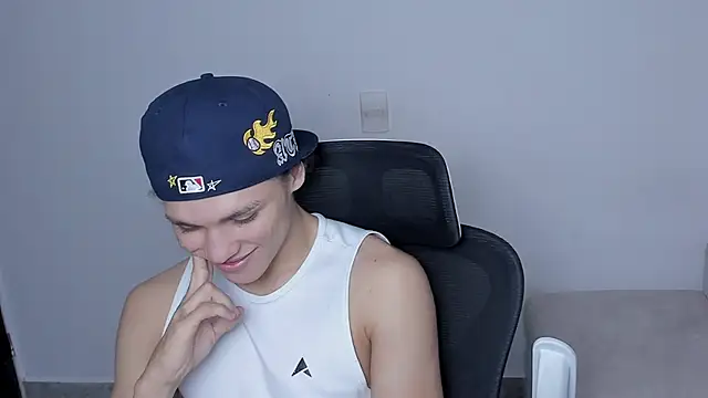 laurent nova online show from December 3, 2025, 8:08 pm