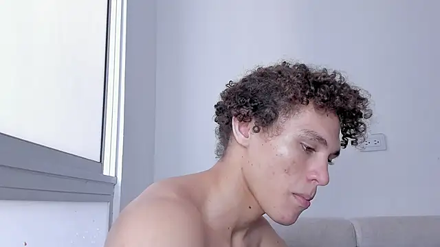 laurent nova online show from February 19, 2025, 6:54 pm