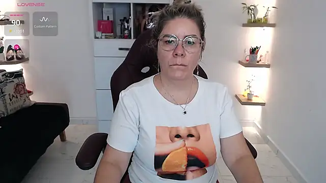 Snapshot of zehra_sanem chatting on June 15, 2026, 2:06 pm zehra sanem online show from June 15, 2026, 2:06 pm
