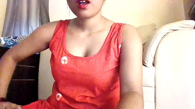 Queenhimanshi online show from May 28, 2026, 4:42 am
