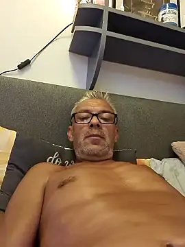 Picolo4111 online show from September 12, 2025, 4:01 am