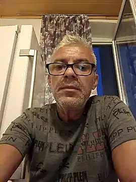 Picolo4111 online show from September 12, 2025, 5:45 pm