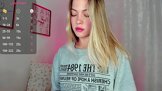 Snapshot of damn_cutie chatting on March 12, 2025, 8:09 pm damn cutie online show from March 12, 2025, 8:09 pm