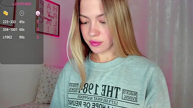 Snapshot of damn_cutie chatting on March 12, 2025, 11:12 pm damn cutie online show from March 12, 2025, 11:12 pm