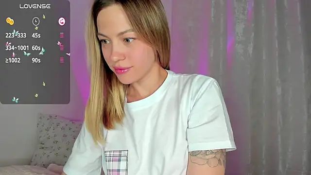 Snapshot of damn_cutie chatting on February 23, 2025, 8:44 pm damn cutie online show from February 23, 2025, 8:44 pm