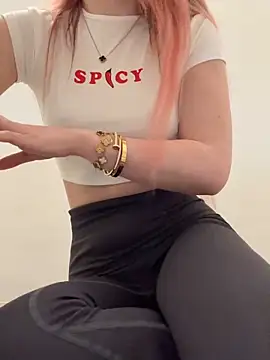 Snapshot of Holly-Glamour chatting on November 2, 2025, 3:06 pm Holly-Glamour online show from November 2, 2025, 3:06 pm