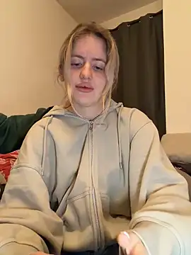 Holly-Glamour online show from March 29, 2026, 9:27 pm