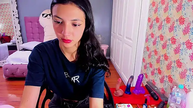 Iris Stone  online show from March 3, 2025, 2:17 pm