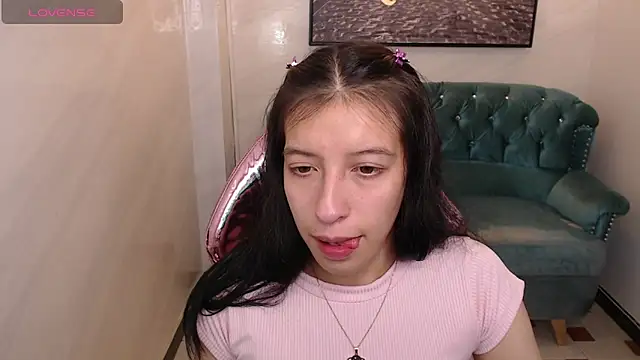 Snapshot of _lucy_v chatting on February 5, 2025, 3:13 am lucy v online show from February 5, 2025, 3:13 am