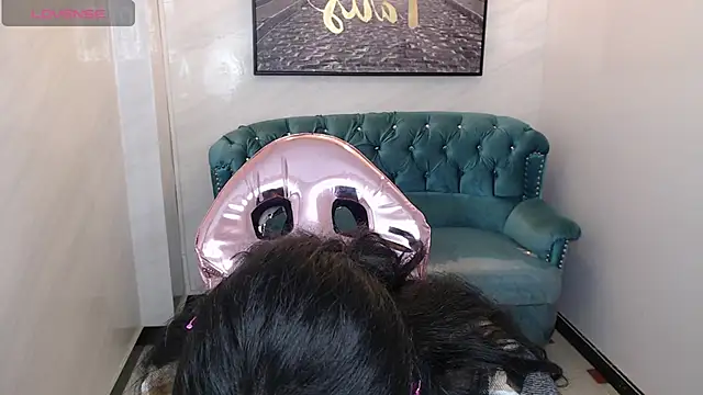 Snapshot of _lucy_v chatting on February 5, 2025, 9:25 am lucy v online show from February 5, 2025, 9:25 am