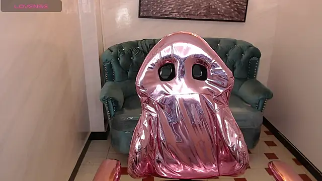 Snapshot of _lucy_v chatting on February 12, 2025, 4:11 pm lucy v online show from February 12, 2025, 4:11 pm