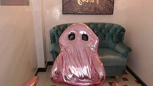 Snapshot of _lucy_v chatting on February 7, 2025, 6:45 am lucy v online show from February 7, 2025, 6:45 am