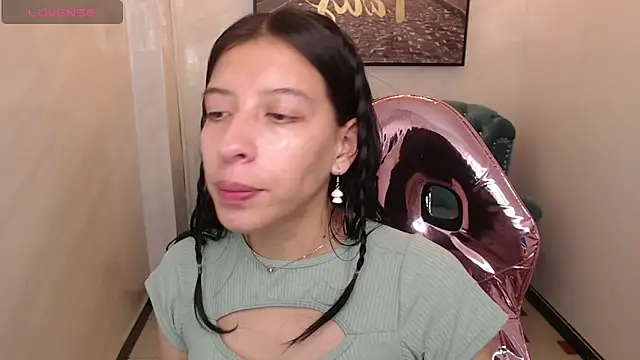 Snapshot of _lucy_v chatting on February 7, 2025, 3:34 am lucy v online show from February 7, 2025, 3:34 am