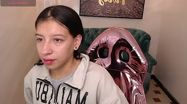 Snapshot of _lucy_v chatting on February 13, 2025, 3:18 am lucy v online show from February 13, 2025, 3:18 am