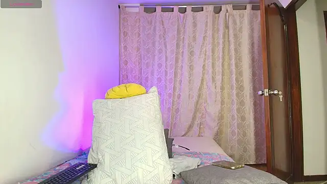 Luciana Ortiz1 online show from April 7, 2026, 1:40 am