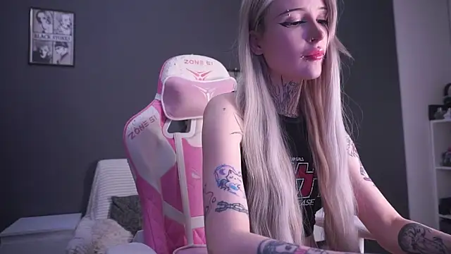 Snapshot of fraulein_mooon chatting on January 6, 2026, 8:13 pm fraulein mooon online show from January 6, 2026, 8:13 pm