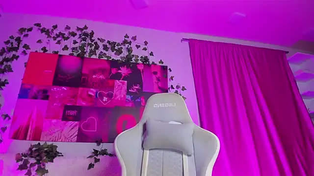 Snapshot of Kate_Burleskk chatting on September 22, 2025, 2:50 am Kate Burleskk online show from September 22, 2025, 2:50 am