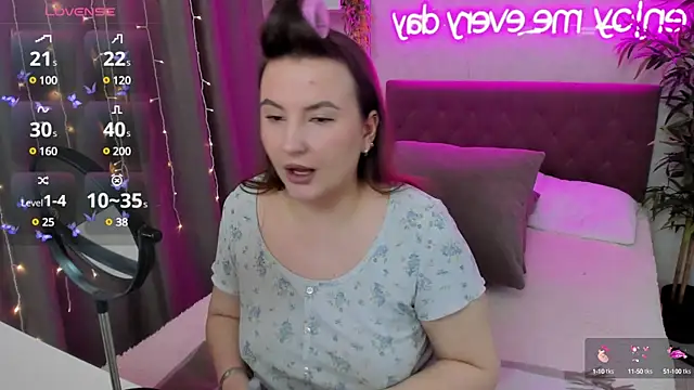 FeralPeach online show from February 9, 2025, 4:36 am