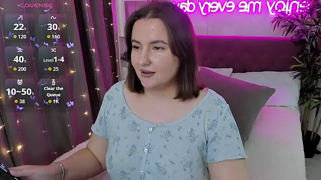 FeralPeach online show from October 17, 2025, 7:00 am