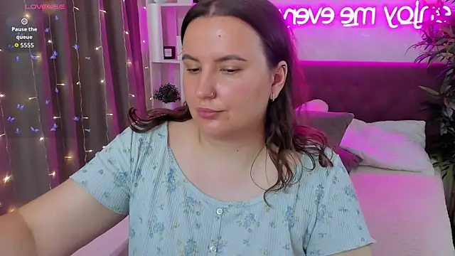 FeralPeach online show from July 25, 2026, 7:38 am