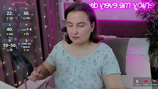 FeralPeach online show from September 11, 2025, 4:34 am